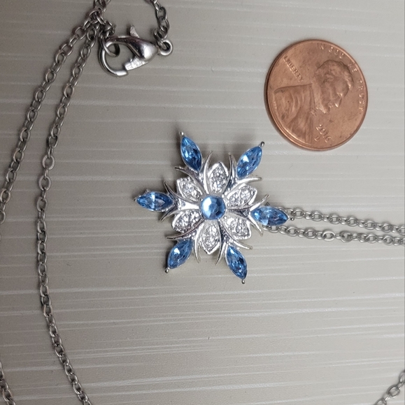 Snowflake necklace - Picture 2 of 2